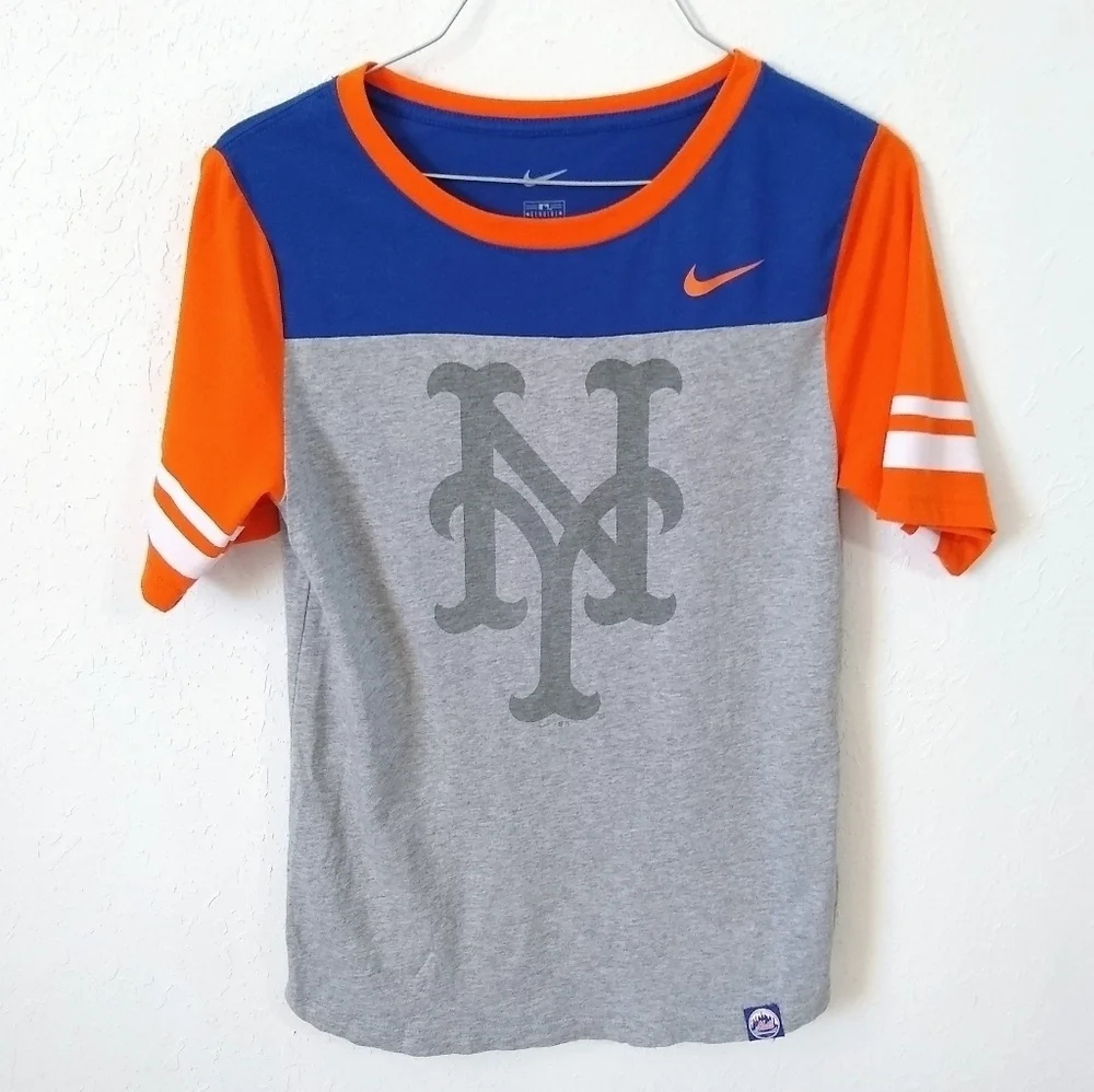 SALE 🛍️ 𝅺NIKE New York Metz team shirt Womens size S